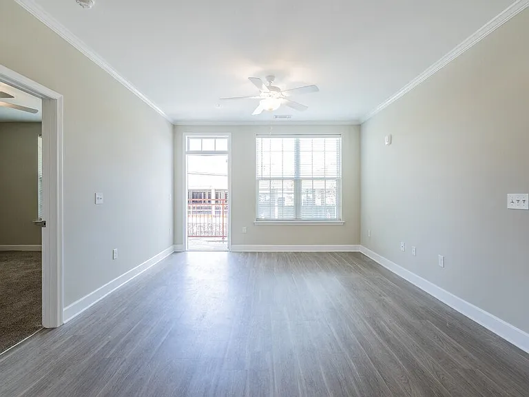 360 Hilliard Apartments — Photo 4