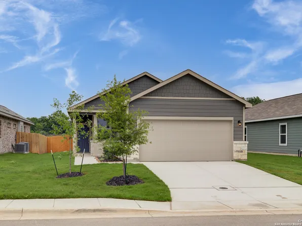 2140 Darst Dr, Seguin, TX 78155
