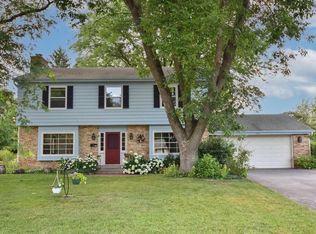 609 Laurel Dr, Thiensville, WI 53092