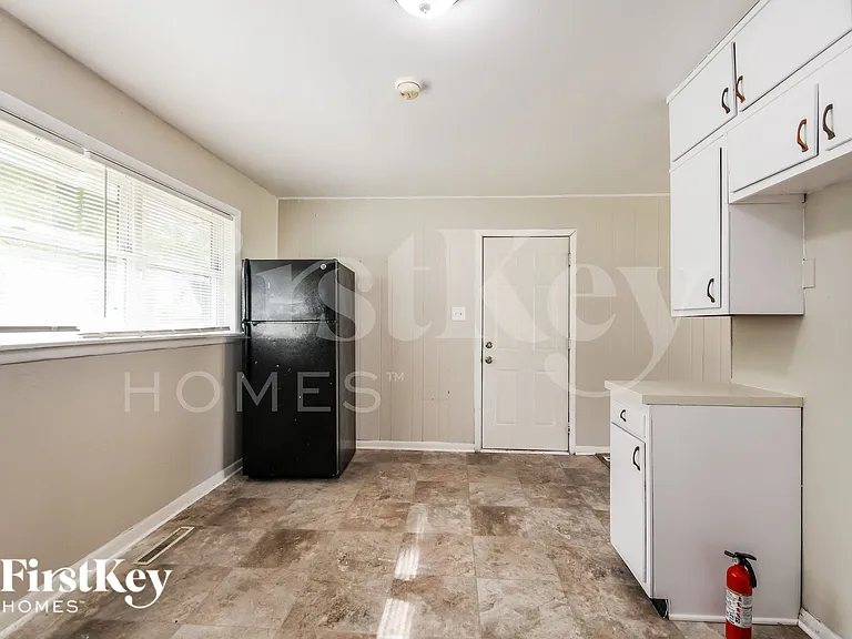 6021 E 42nd St — Photo 5