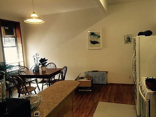 3rd image of 179 Franklin St #2