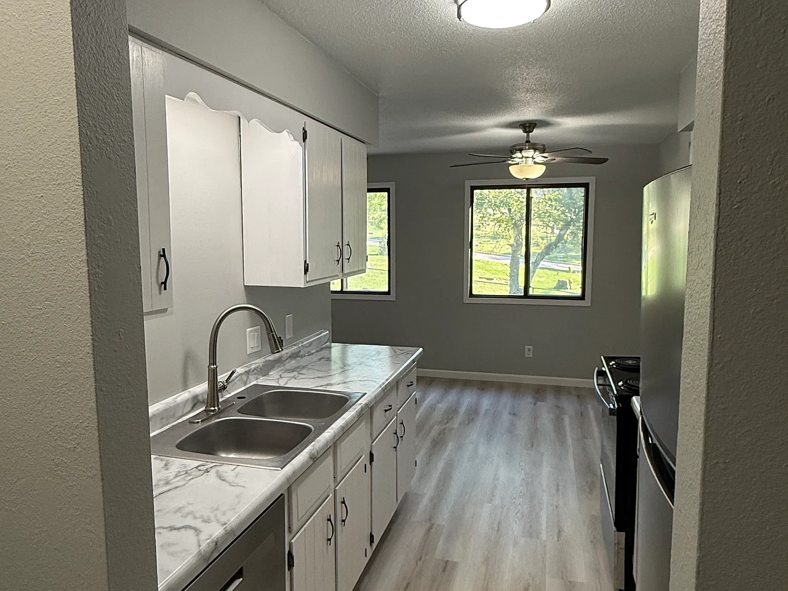 2 bed, 881 sqft, $1,250 — Photo 2