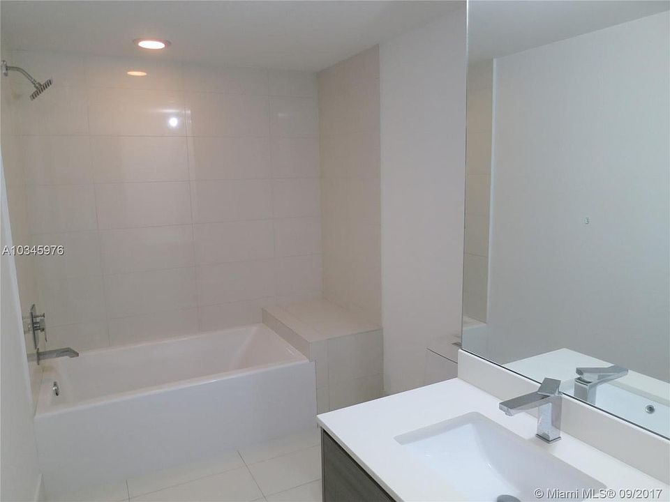 1st image of 460 NE 28th St APT 1607