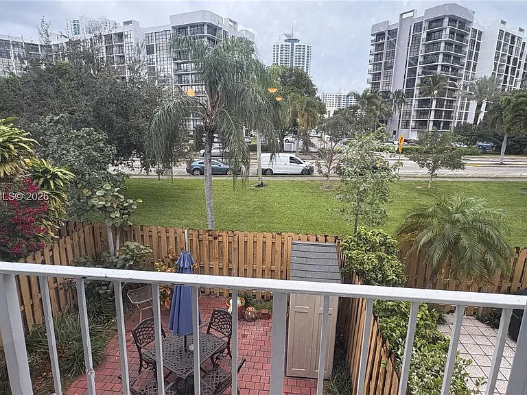 808 NE 27th Ave #808 — Photo 16