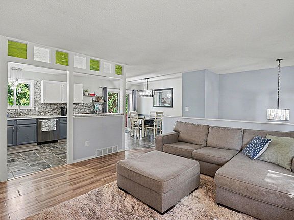 5th image of 8166 Janero Ave S