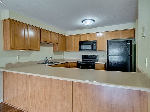 5th image of 514 SE 157th Ave Unit 23