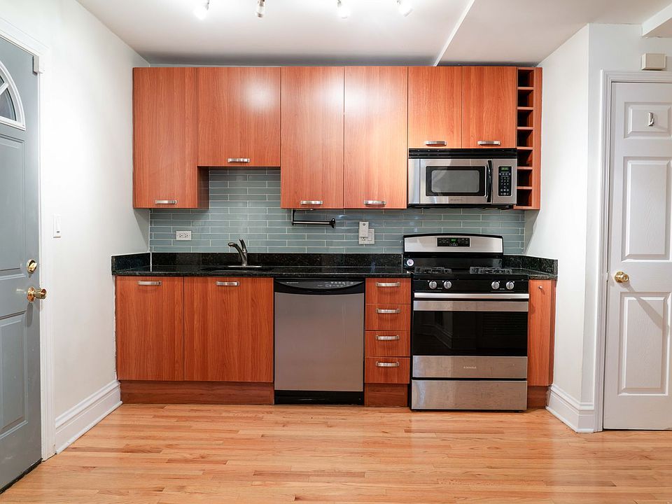 1st image of 2459 W Sunnyside Ave #G