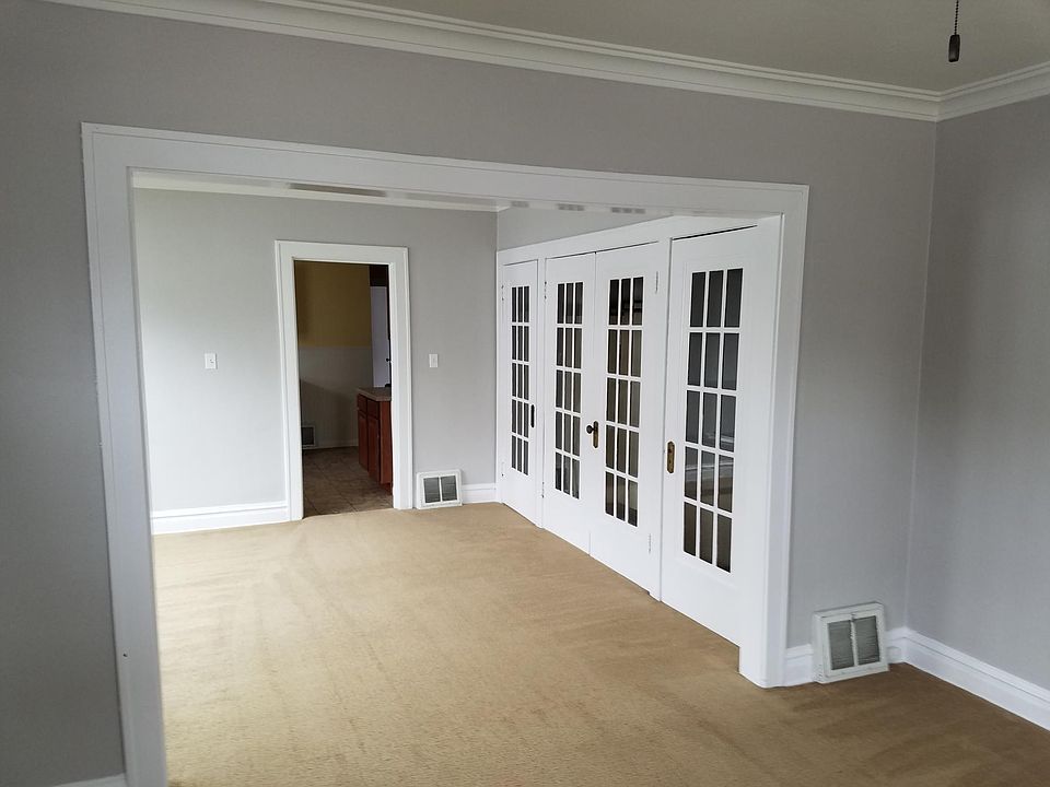 2nd image of 727 Cherry St