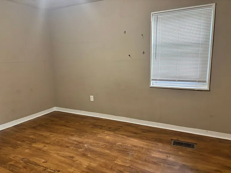 3084 Oak Forest Dr — Photo 3