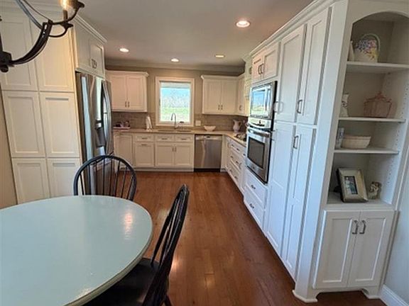 5th image of 136 W Bushong Rd