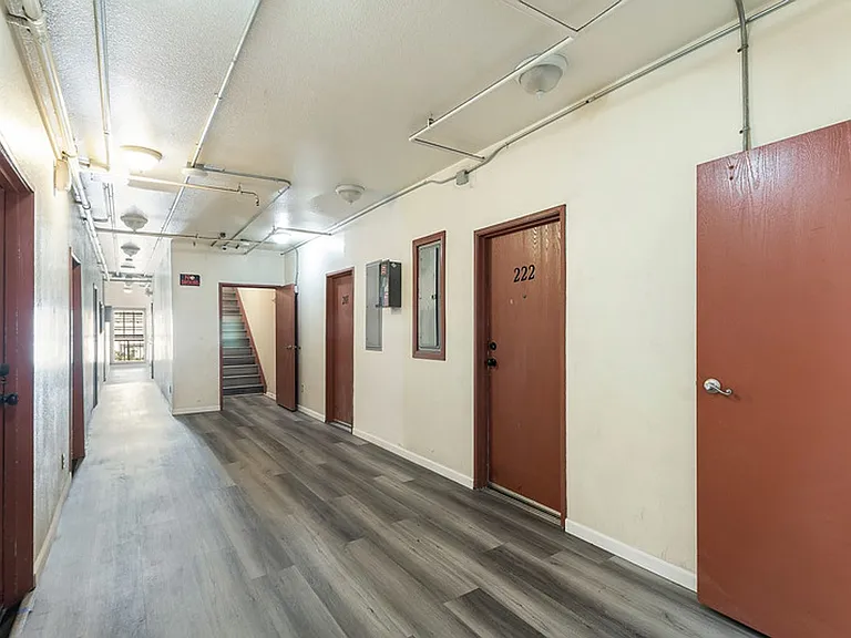 Soto Rose Apartments — Photo 36