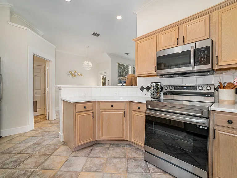 9809 Enmore Ln — Photo 8