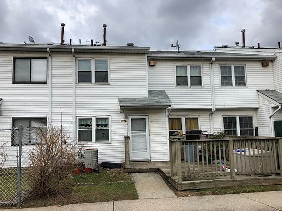 2nd image of 697A Elbe Ave
