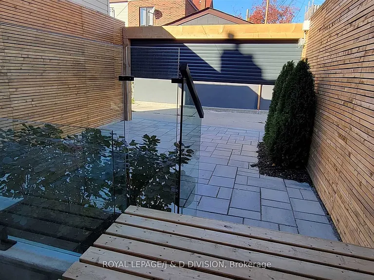 26 Henderson Ave #LOWER — Photo 9