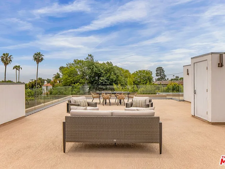 12443 W Sunset Blvd — Photo 33