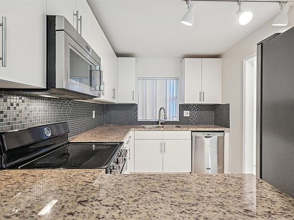 3rd image of 9451 Evergreen Pl APT 102