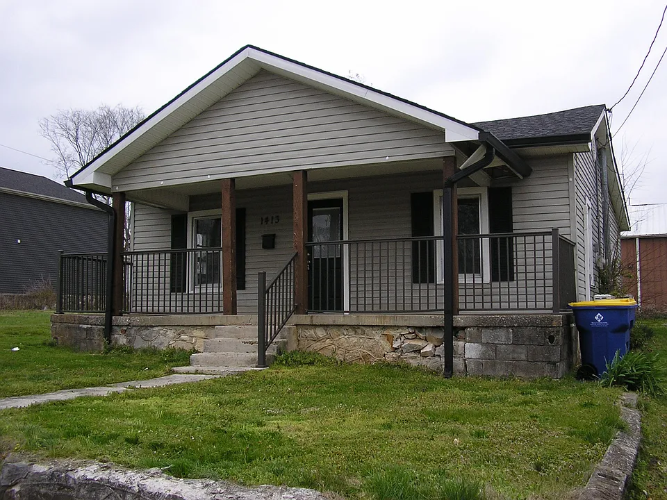 1413 Nutwood St
