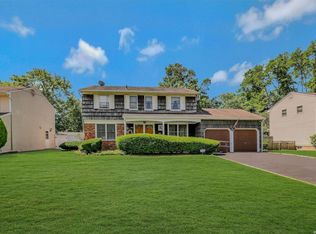 192 Syosset Woodbury Rd, Syosset, NY 11791