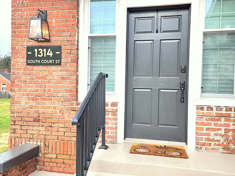 1314 S Court St — Photo 2