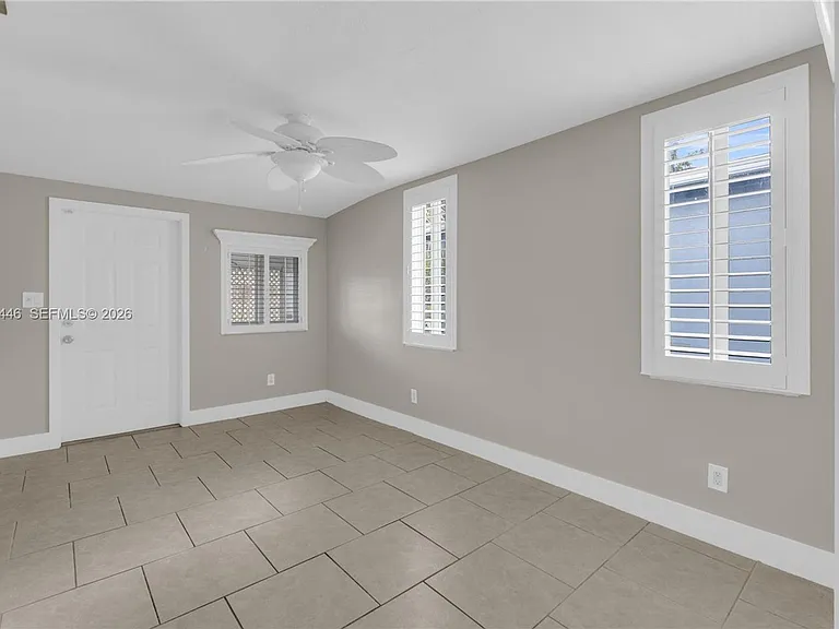 211 SE 1st Ter — Photo 12