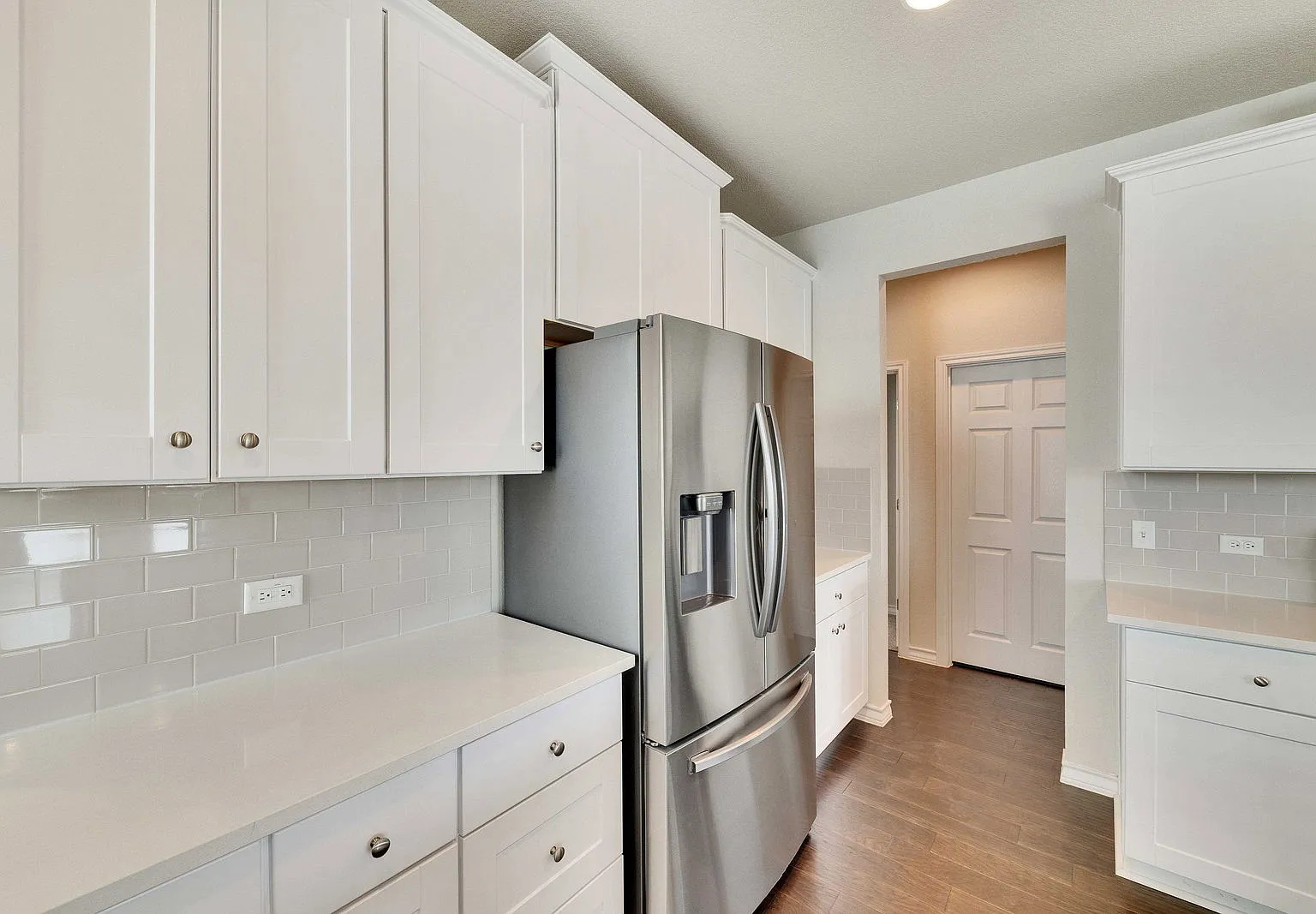 3 bed, 2.0 bath, 1354 sqft, $2,000 — Photo 4