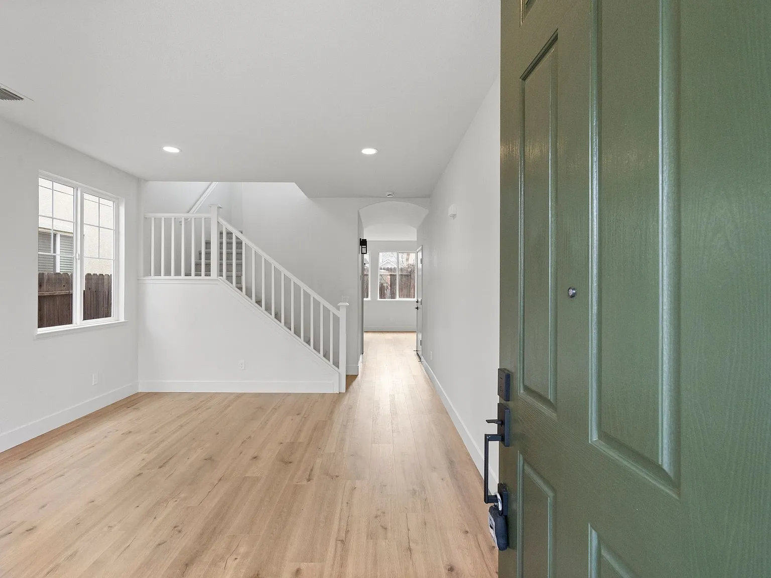 4 bed, 2.5 bath, 1883 sqft, $3,350 — Photo 2