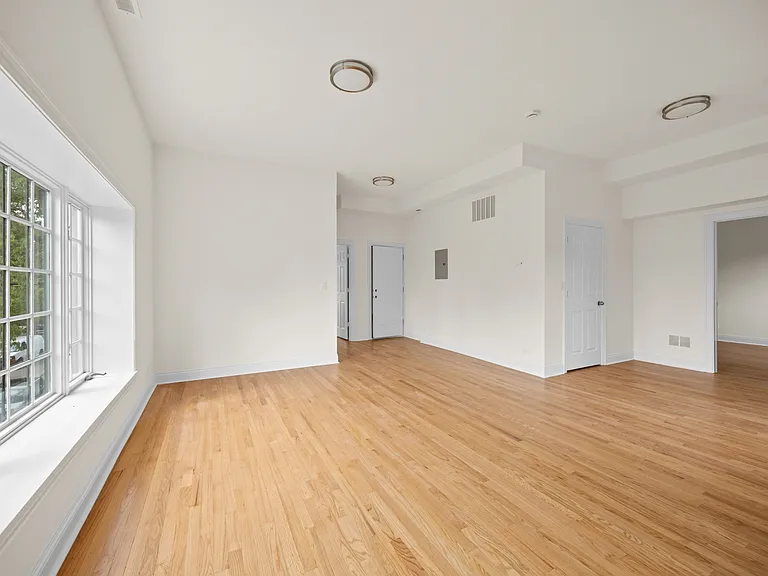 3107 N Harding Ave #1W — Photo 4