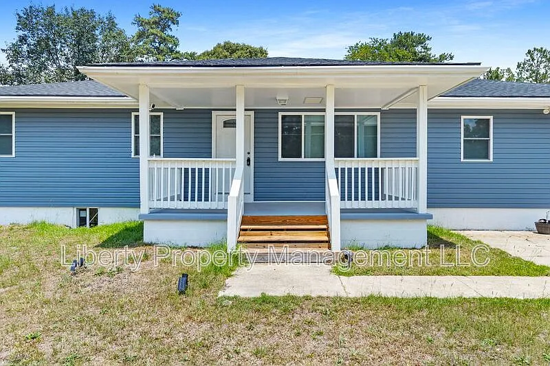 4 bed, 2.0 bath, 2344 sqft, $1,650 — Photo 2