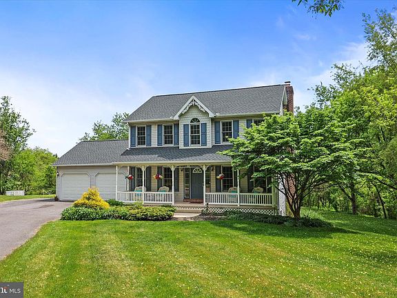 5th image of 25 Spruce Rd