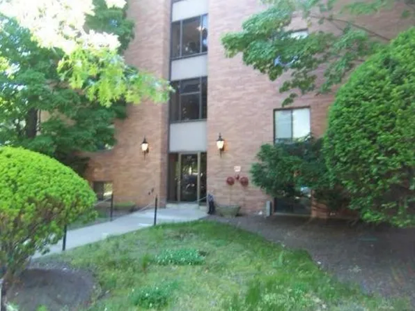 60 Pleasant St APT 421, Arlington, MA 02476