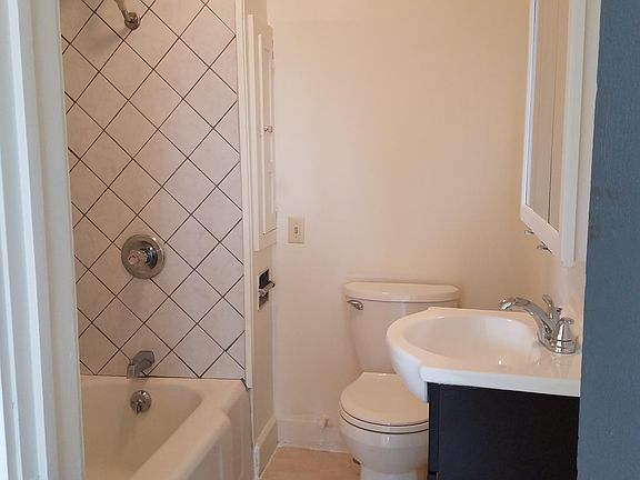 5th image of 39 E Main St APT 4