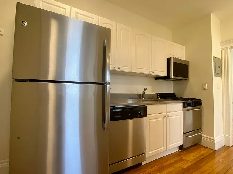 12 Camelot Ct #15R — Photo 14