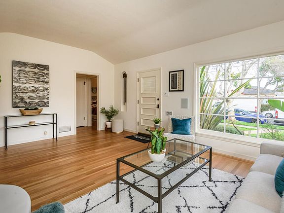 5th image of 2322 Hacienda St