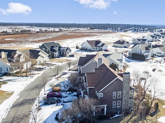 4th image of 21 Tyler Dr