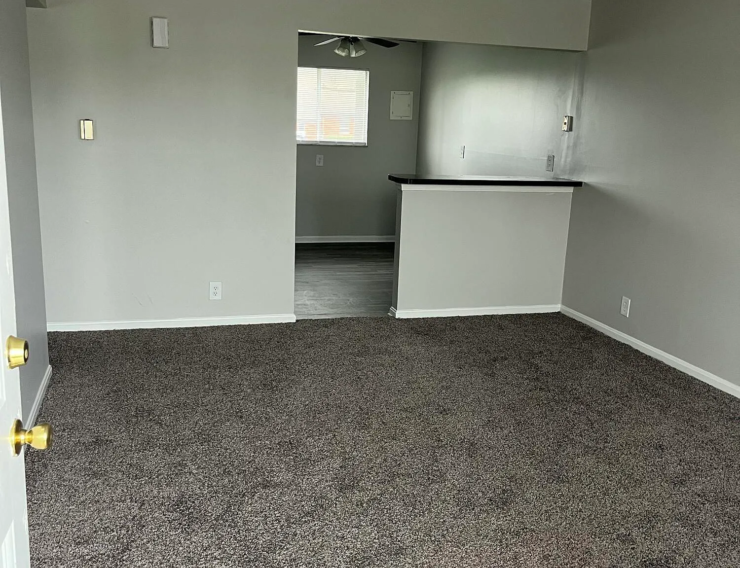 2 bed, 1.0 bath, 800 sqft, $1,050 — Photo 3