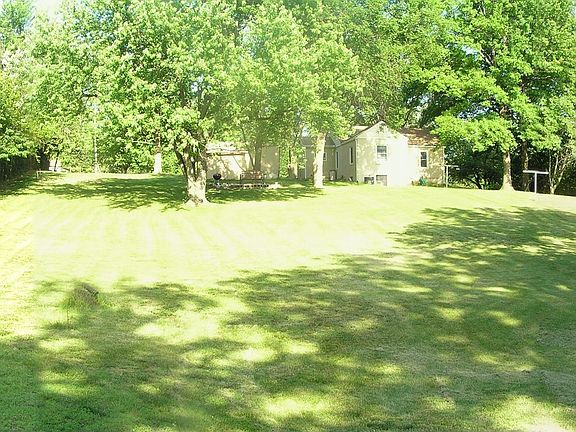 Large backyard not fenced in along the front