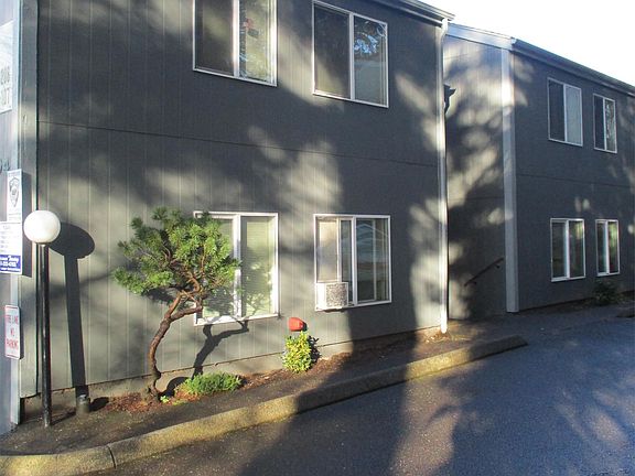 5th image of 704 NE Kane Dr #109
