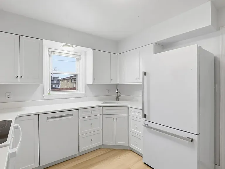 513 Lombard St — Photo 5