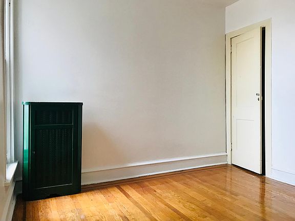 2nd image of 2842 S Beulah St