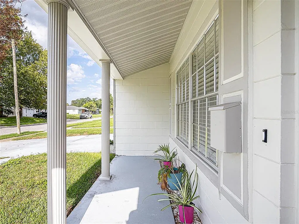3 bed, 1281 sqft, $2,395 — Photo 2