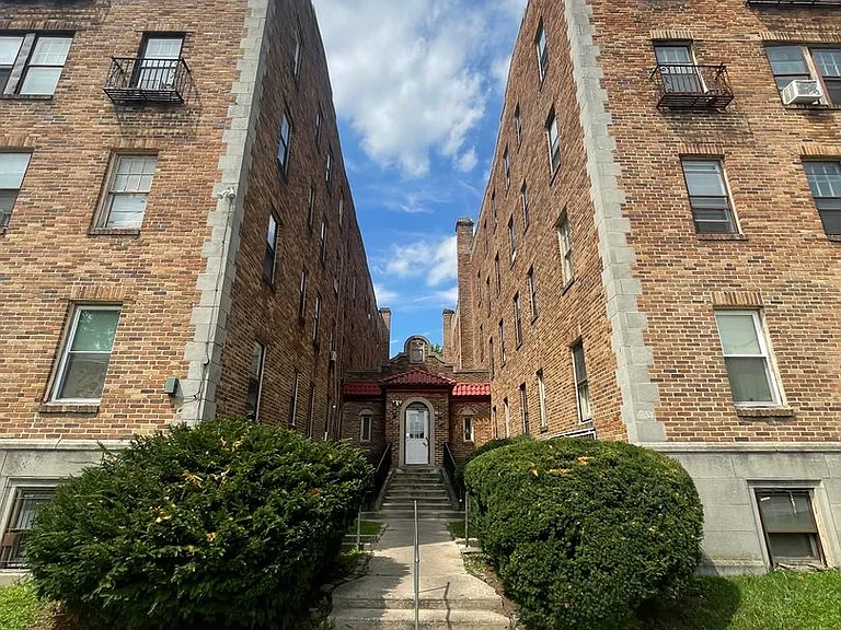 Oak Lynne Apartments — Photo 2