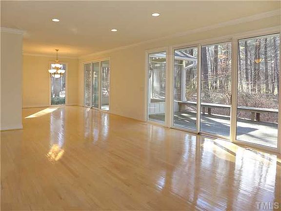 3rd image of 207 Huntington Dr