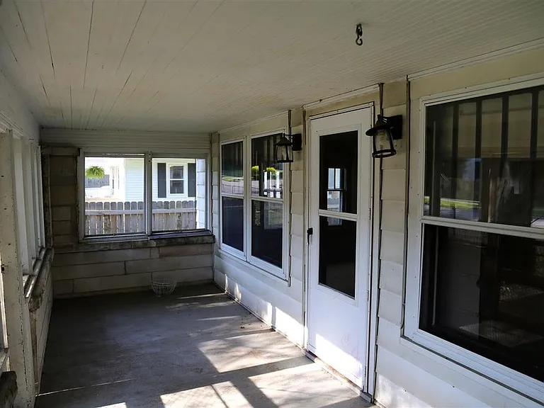 1435 N Kinser Pike — Photo 2