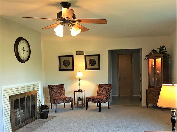 Living Room w/Natural Fireplace