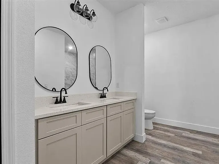413 E Main St — Photo 4