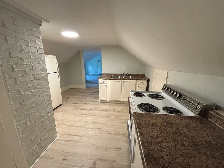 298 N Fairview Ave #B — Photo 6