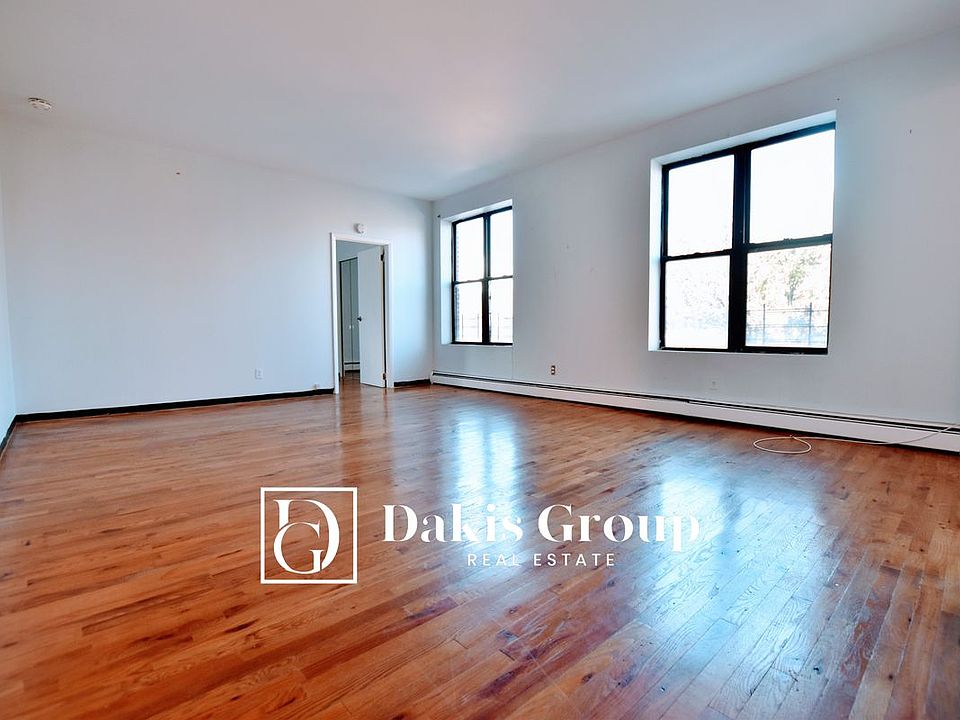 1st image of 28-02 Crescent St #Dgc