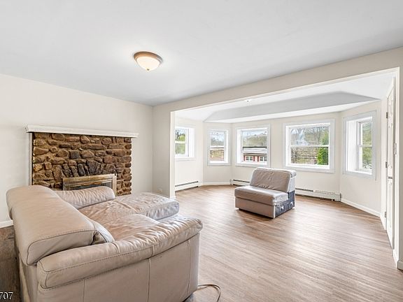 4th image of 103 Prospect Point Rd