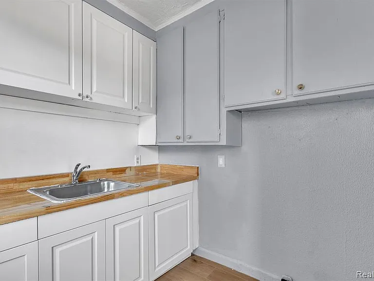 17701 Manderson Rd — Photo 12