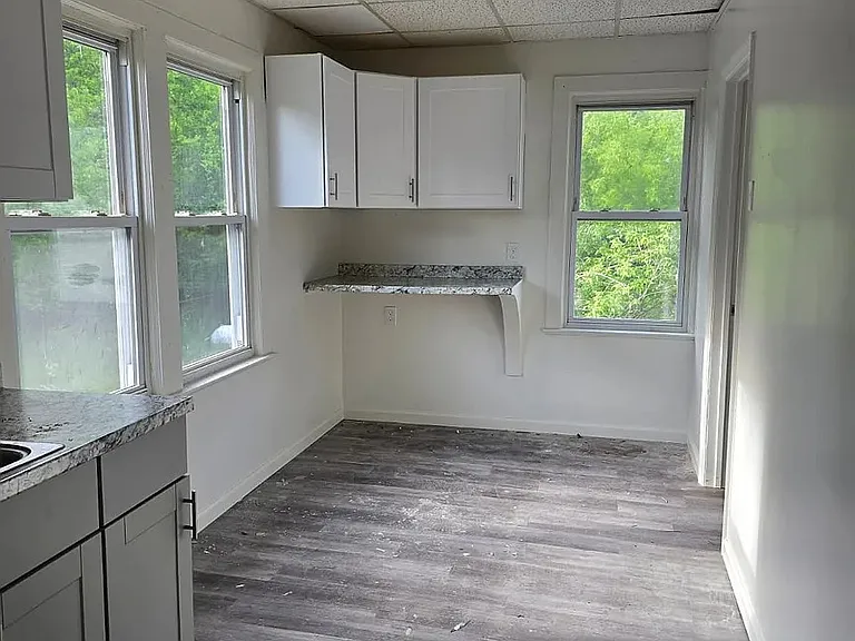 246 E Broadway #2 — Photo 9